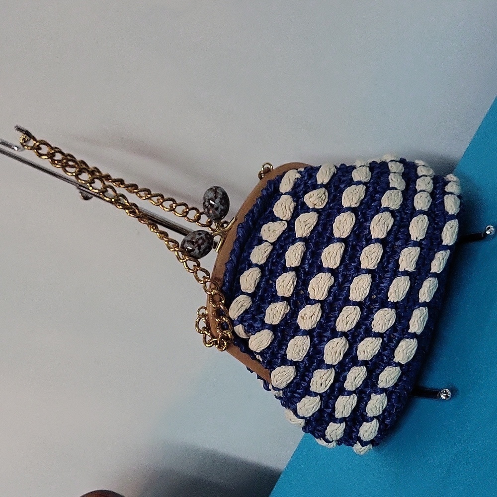 LALO BLUE & WHITE WOVEN STRAW KISS LOCK HANDBAG